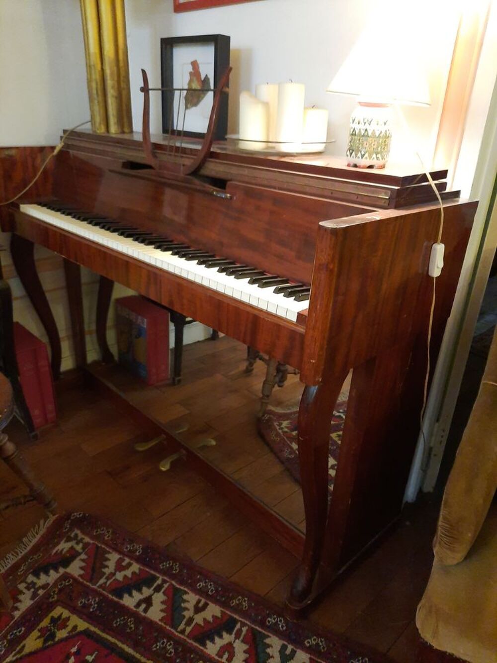 Piano droit acoustique Gaveau, mod&egrave;le "Menuet" ?	 Meubles