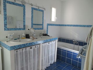  Villa à louer 6 pièces 210 m²