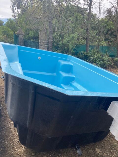 piscine coque polyester -10m2 3900 Nîmes (30)