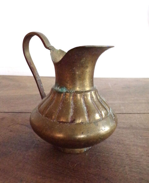 Aiguire en bronze avec large panse et poigne 12 Laval (53)