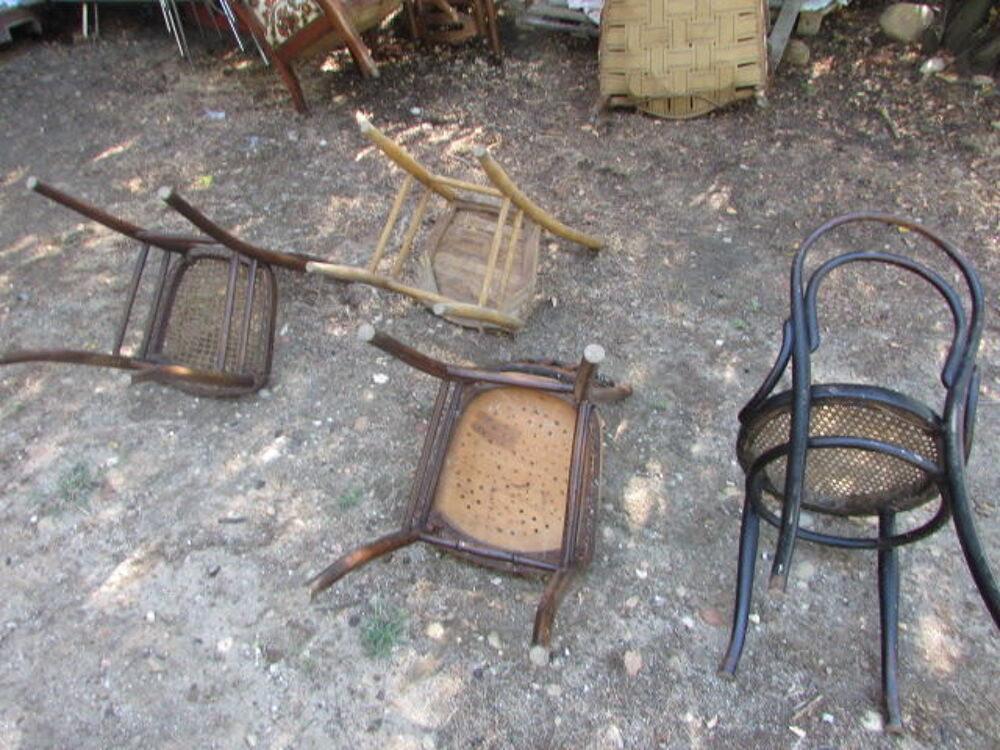 lot de 4 chaises bois anciennes diff&eacute;rentes conceptions Meubles