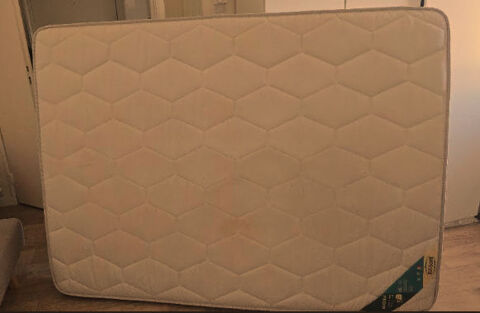 Matelas Revsom 140 x 190 cm Marque vendue à 459 € neuve
Châtenay-Malabry (92)