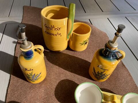 Ustensiles de cuisine, l'huilier, vinaigrier 25 Biot (06)