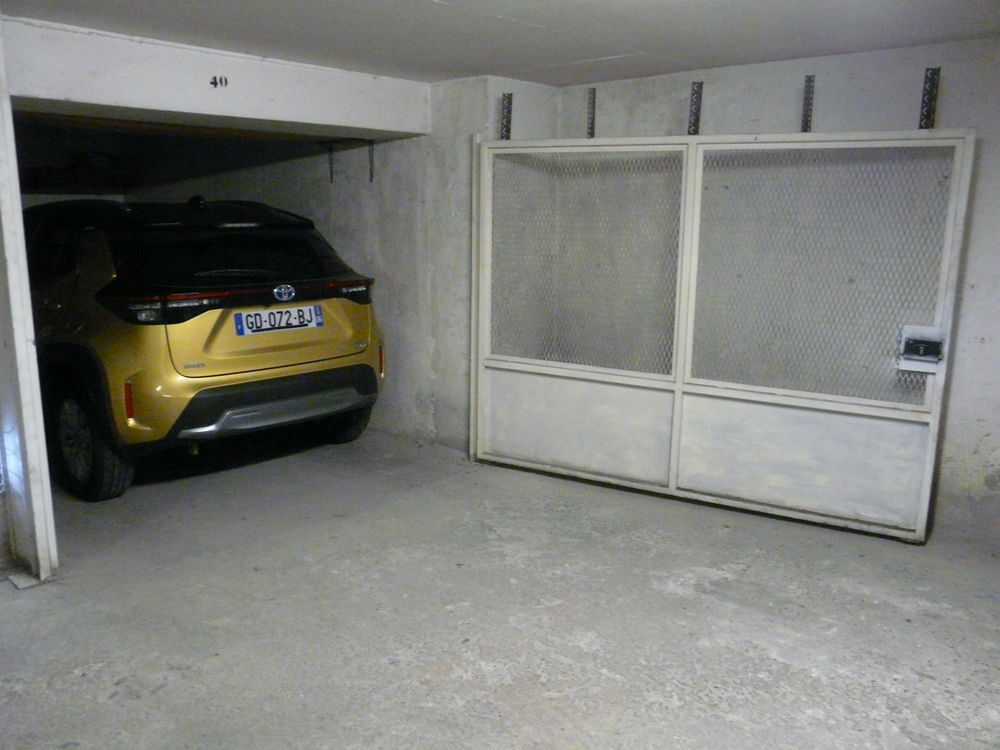 Vente Parking/Garage Montmartre parking fermé et sécurisé au coeur de Montmartre Paris 18