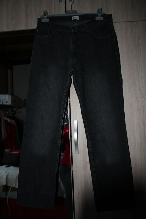 Jean noir femme taille 42 Atlas for Women.
5 Monceaux (60)