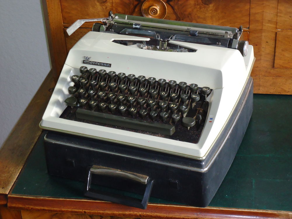 Machine &agrave; &eacute;crire Meubles