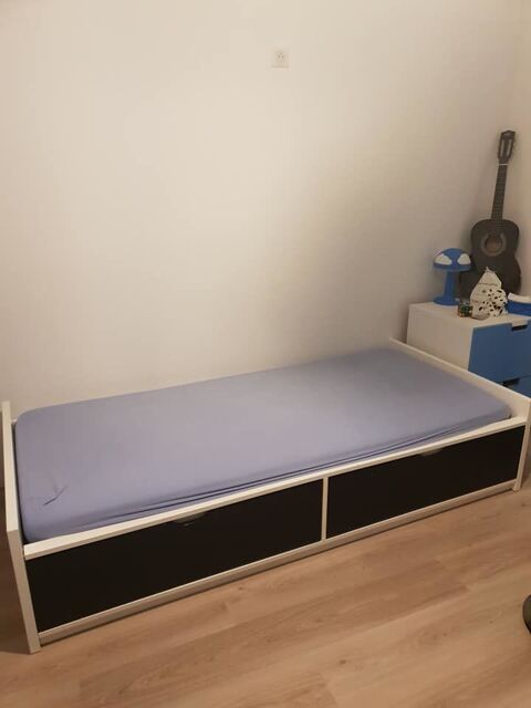 Lit  place - bon tat - quelques petites marques - 90 Feyzin (69)