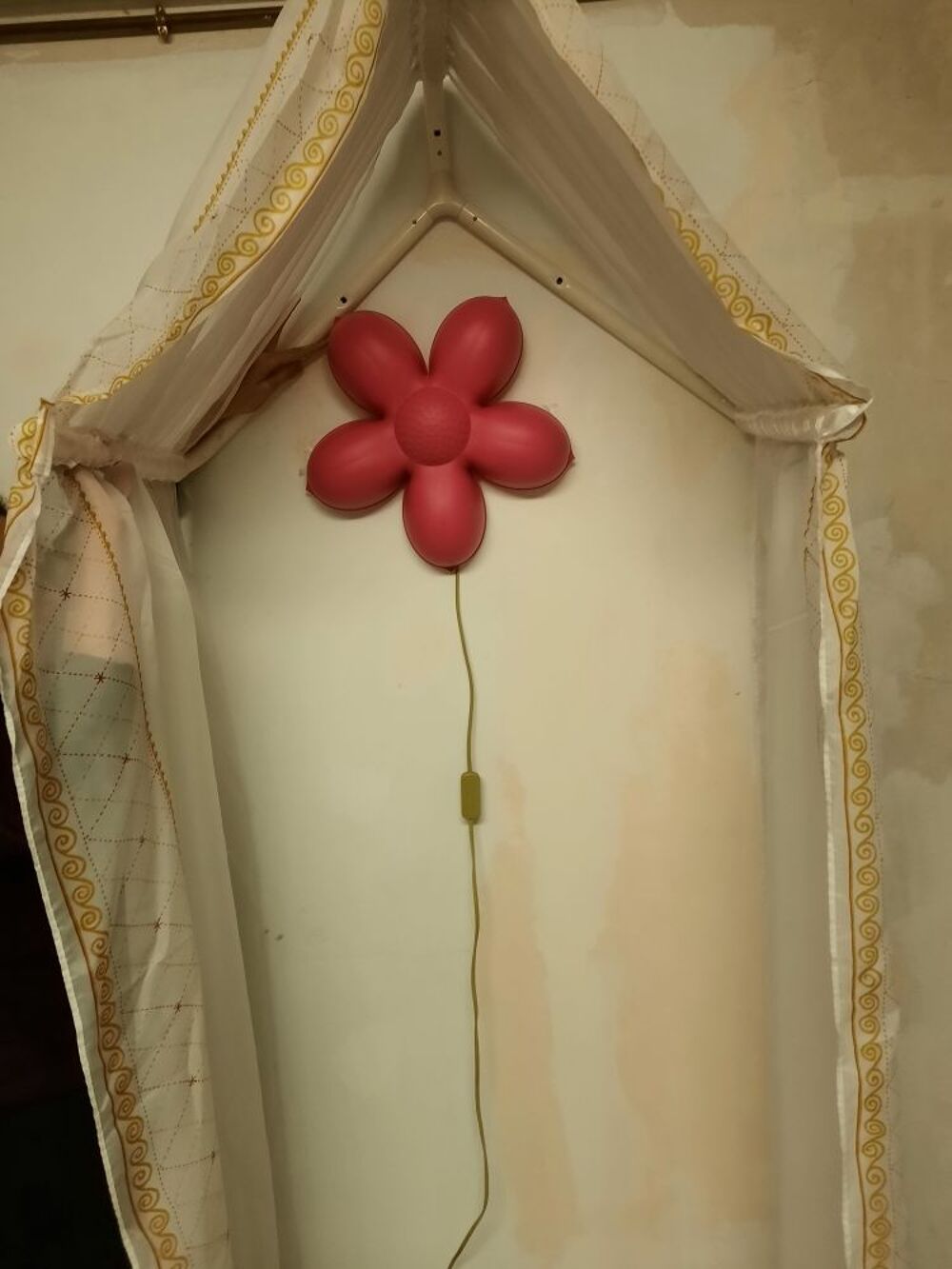 T&ecirc;te de lit pour enfant en tissu IKEA veilleuse murale. Mobilier enfants