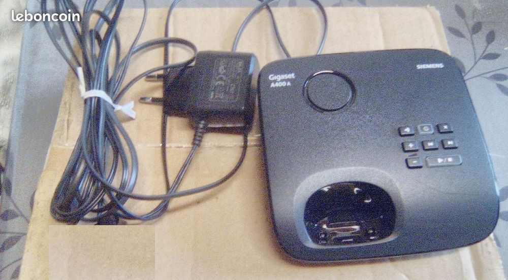 base + chargeur gigaset A400A Téléphones et tablettes