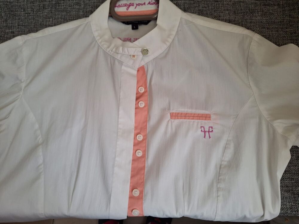 Chemise blanche &agrave; manches courtes et d&eacute;tails couleur corail Vtements