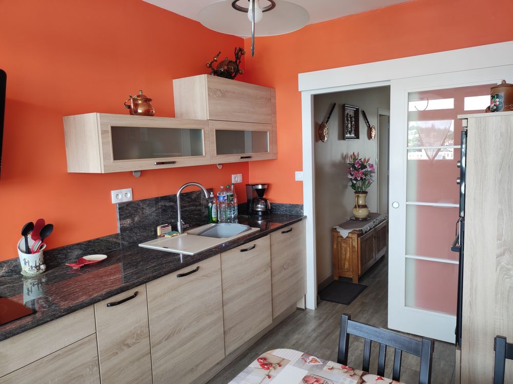 Vente Appartement Appartement T4 de 83 m² avec deux grands balcons, garage et annexe annonce Saint-etienne