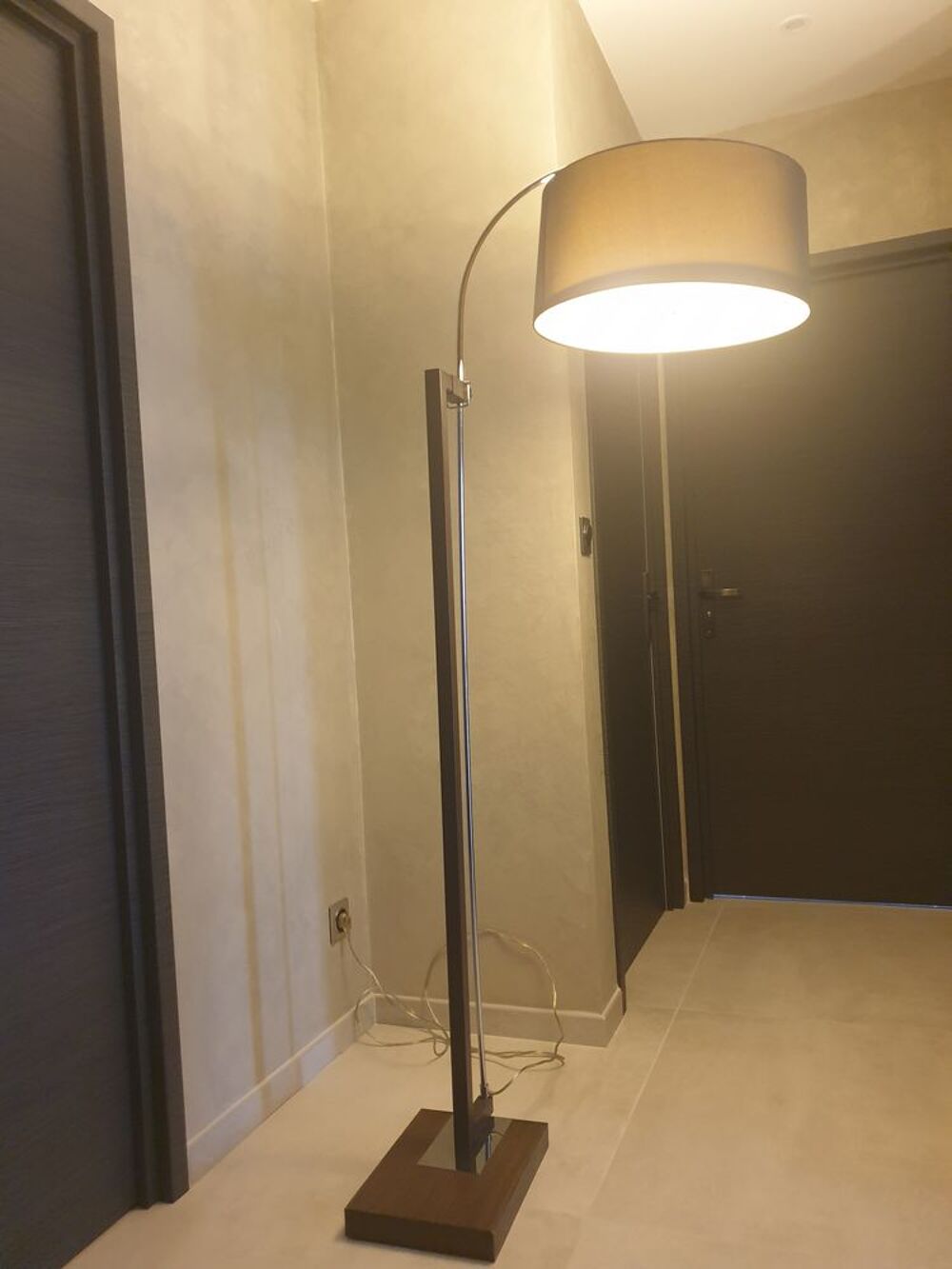 Lampadaire abat jour LED C4 D�coration