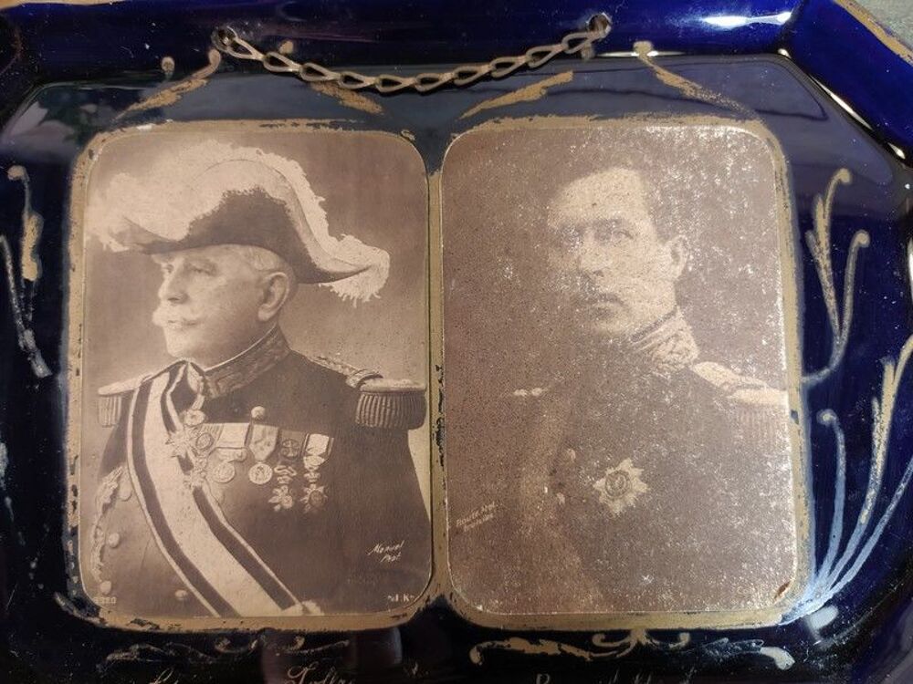 Plat Fa&iuml;ence Bleu Cobalt Mar&eacute;chal Joffre Roi des Belges 