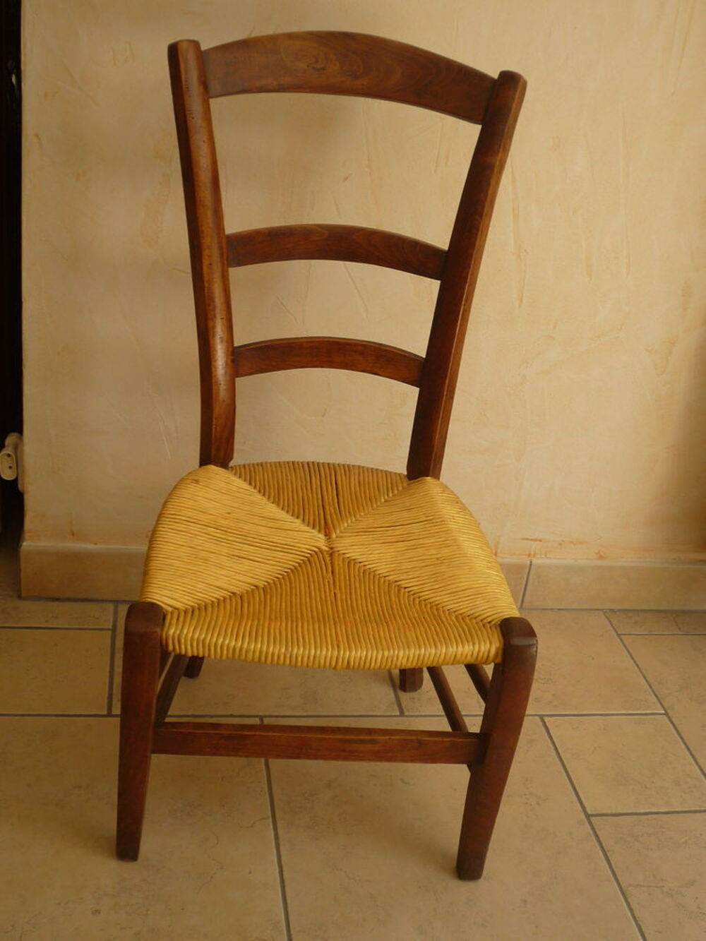 Chaise basse paill&eacute;e Meubles