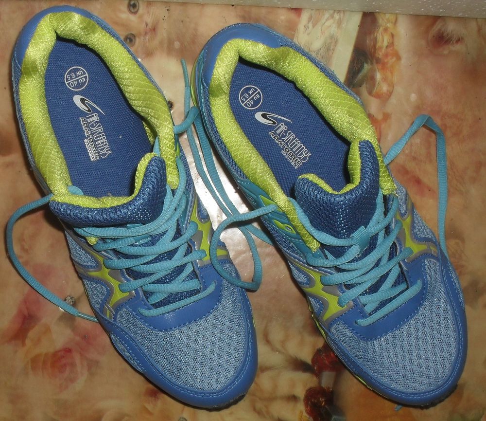 Basket de couleur bleues taille 40 NEUVES Sports
