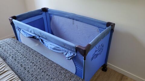 d'un lit parapluie de marque B�b� Confort 20 Montaigu (85)