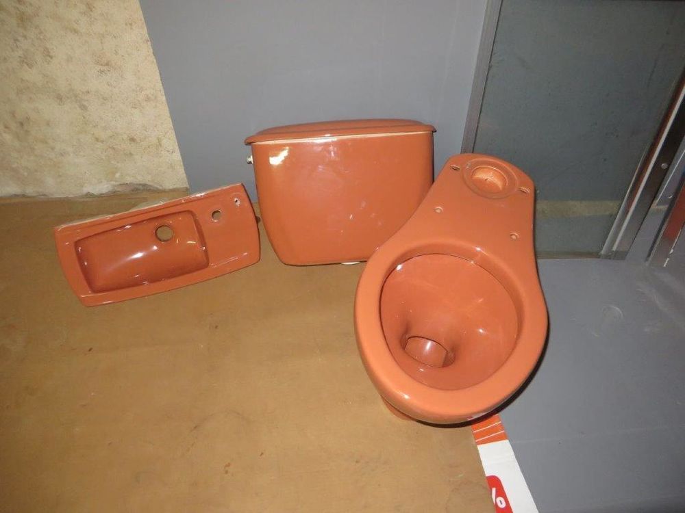 Un ensemble de salle de bain complet. en mat&eacute;riaux composite Bricolage