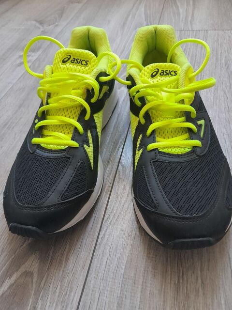 ASICS Baskets de running lgres et ractives- noir/or jaune 45 Paris 17 (75)