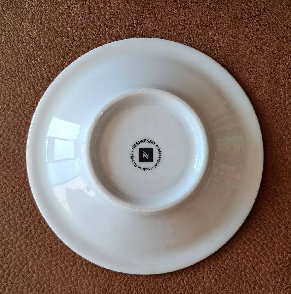 tasses et soucoupes &agrave; caf&eacute; et capuccino marque nespresso Cuisine