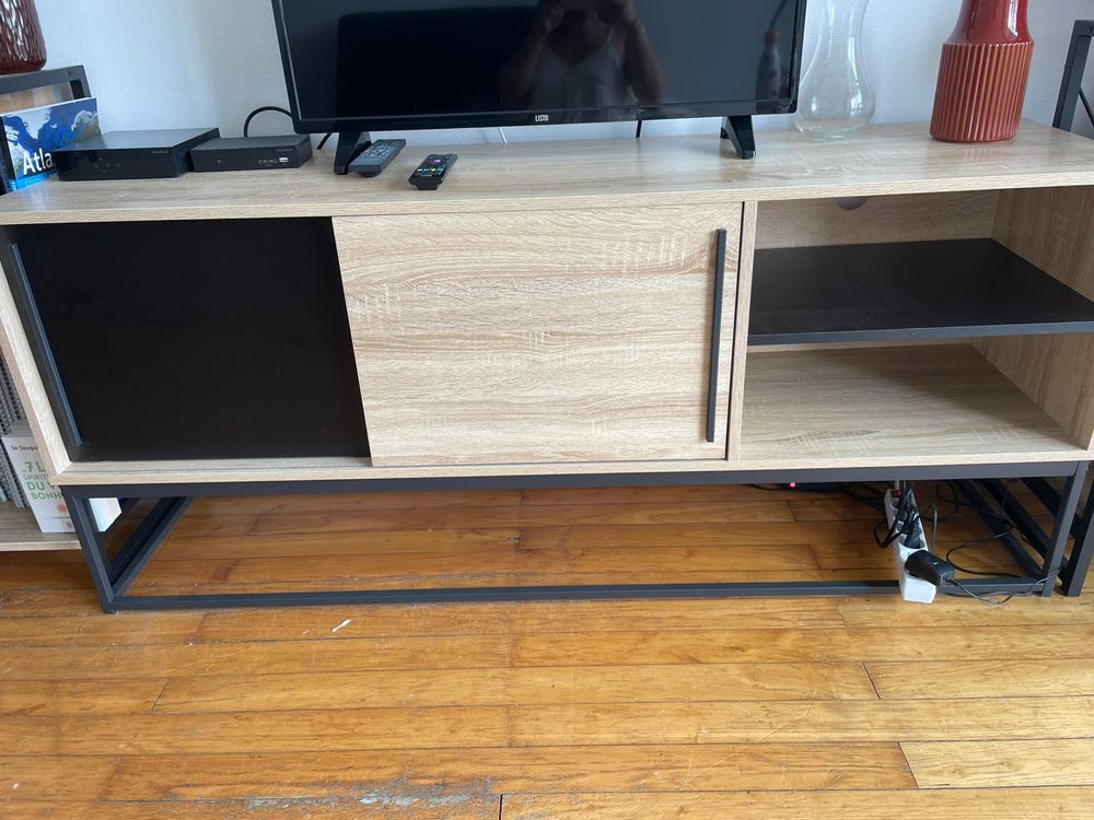 Meuble TV bois - 150 cm - bon &eacute;tat - 75 €
Meubles