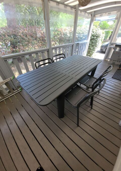 TABLE + 4 CHAISES EN ALU LAQUE EPOXY ANTHRACITE 400 Gastes (40)
