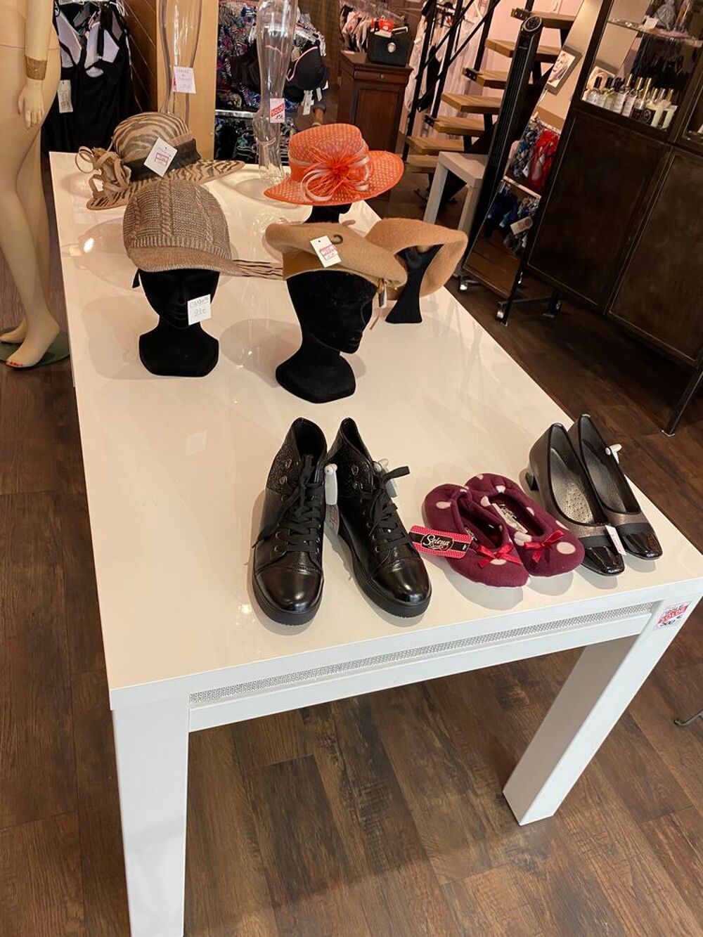 table de salon avec strass Meubles