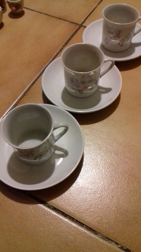 Lot de 3 tasses avec sous-tasses
5 Septèmes-les-Vallons (13)