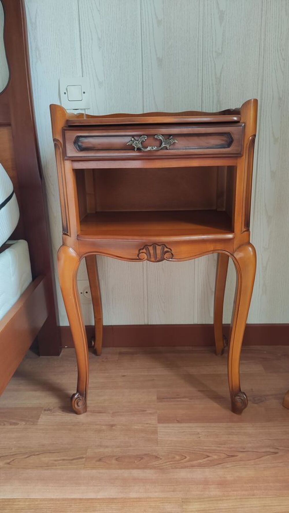 chambre &agrave; coucher en merisier Meubles