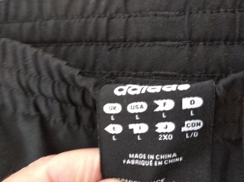 5 pantalons de surv&ecirc;tements Adidas neuf jamais portes Vêtements
