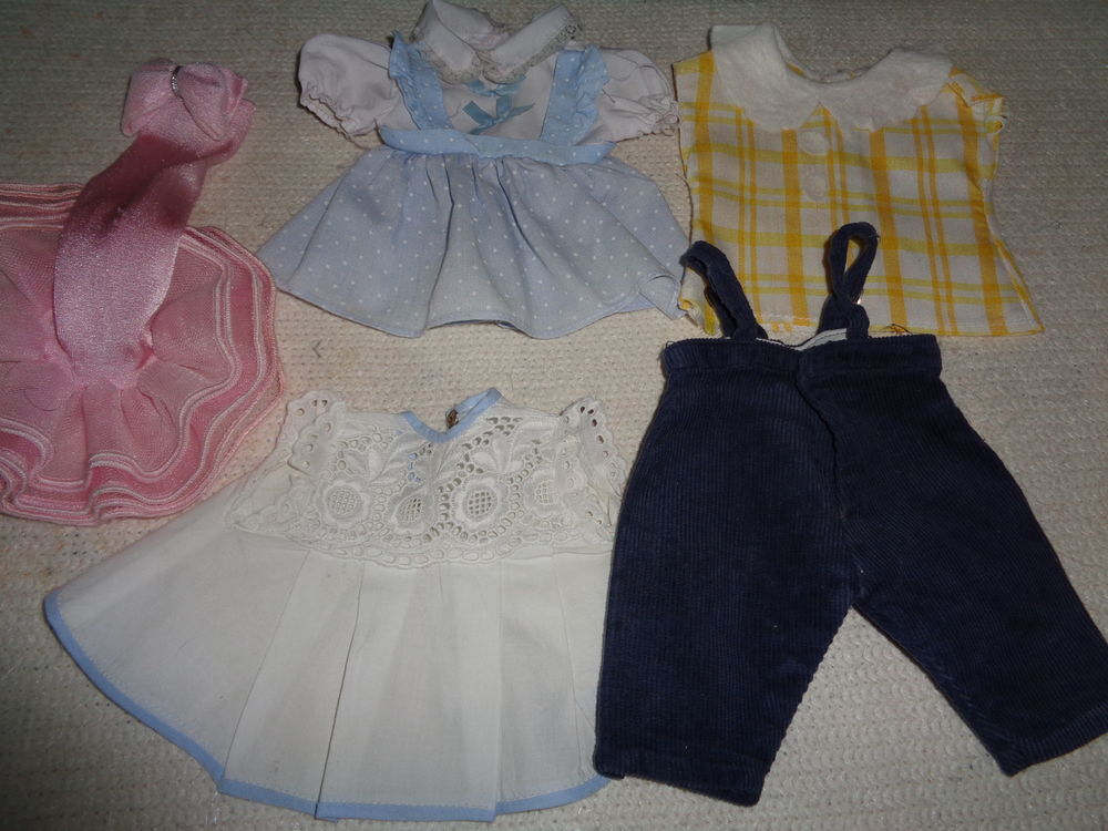 v&ecirc;tements de poup&eacute;e Jeux / jouets