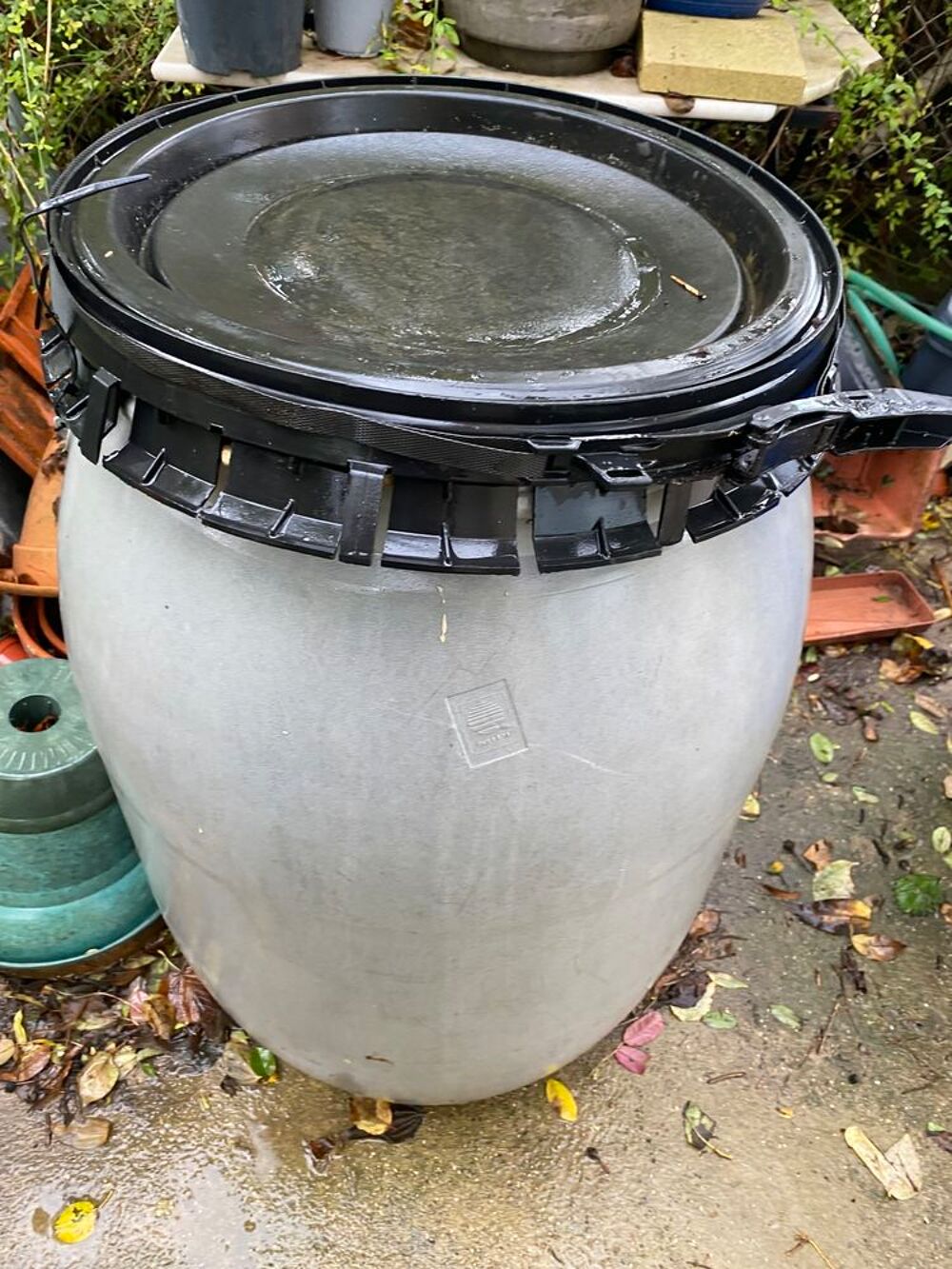 Bidon / F&ucirc;t plastique 220L avec couvercle pour compost Jardin