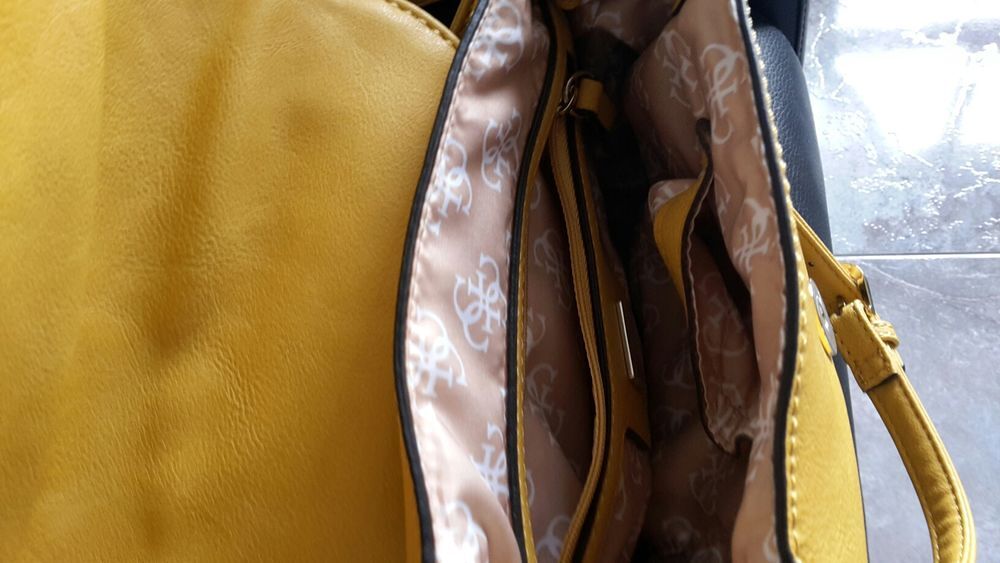 RAVISSANT PETIT GUESS JAUNE Maroquinerie