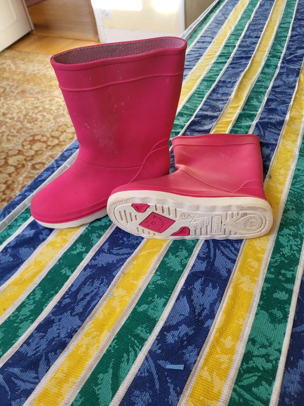 BOTTES PLUIE FILLE - TAILLE 32/33 
Marque Tribord Chaussures