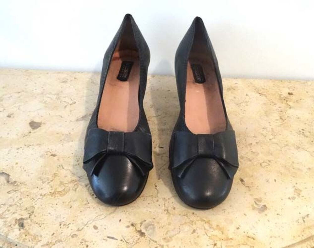 Chaussures femme en cuir noire, ACCESSOIRE DIFFUSION, p. 37 Chaussures