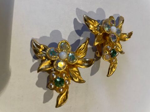 BO clip dor�e feuilles triangle avec cabochons nacr�s strass Vigneux-sur-Seine (91)