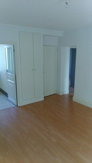  Appartement à louer 3 pièces 50 m²