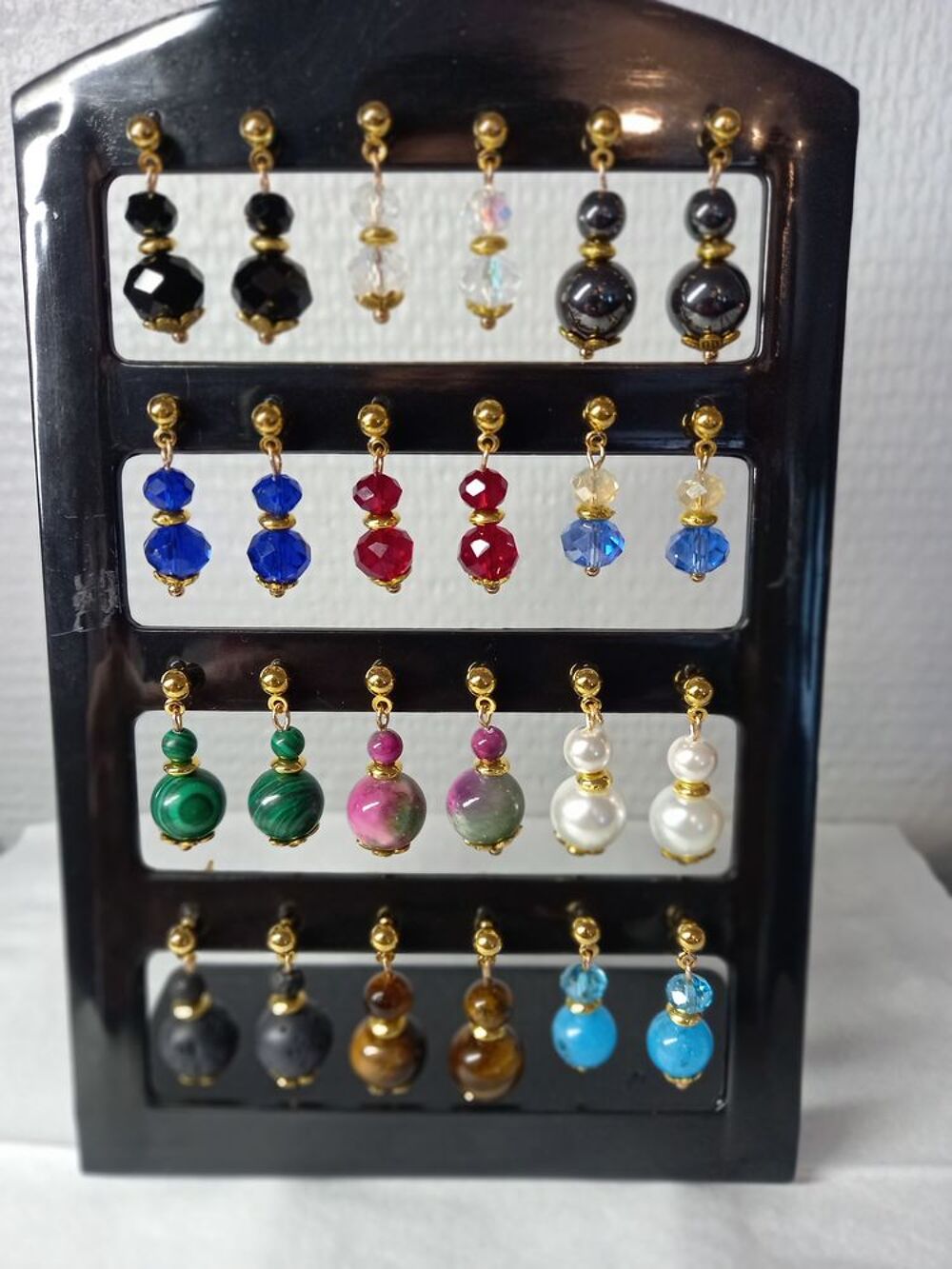 une collection de bijoux fantaisie Bijoux et montres