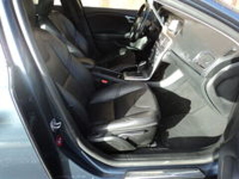 V40 T2 122 Geartronic 6 Inscription 2018 occasion 78610 Le Perray-en-Yvelines