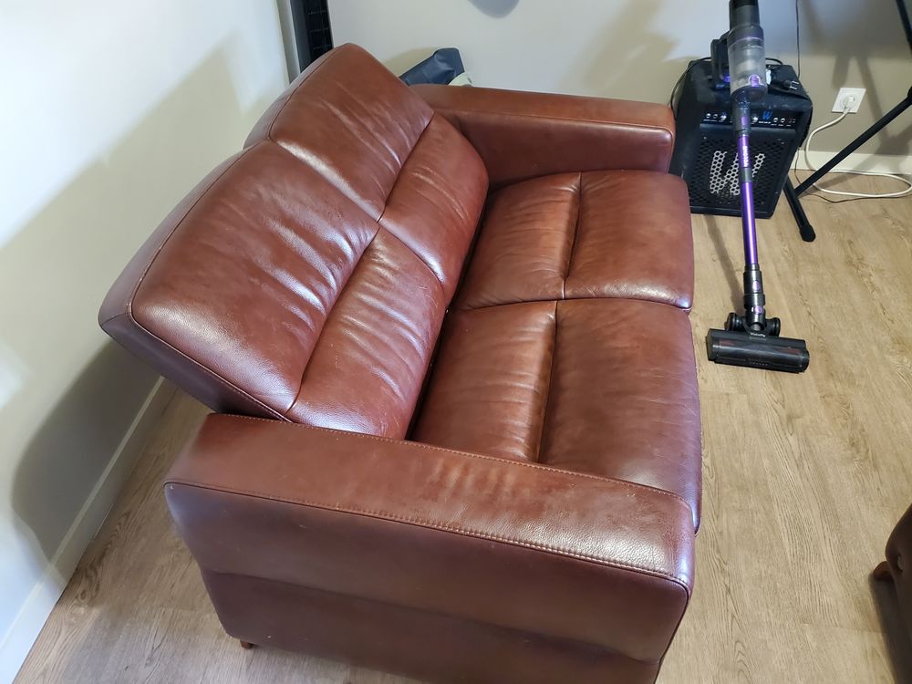 Canap&eacute; et fauteuil en cuir Meubles