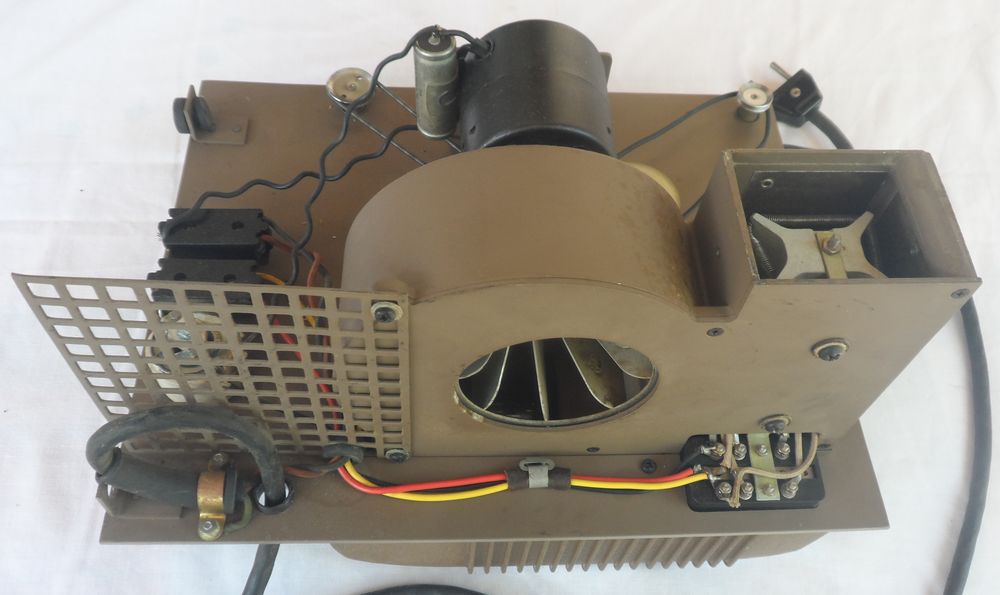 PROJECTEUR HUIT MM KODAK EIGHT 500 FONCTIONNE EN 220 VOLTS Photos/Video/TV