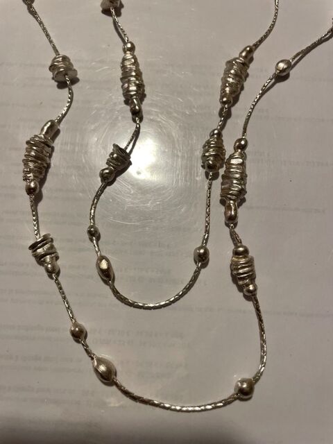 Collier argenté petits cailloux incrustés sur chaineANTIGONA 90 Vigneux-sur-Seine (91)