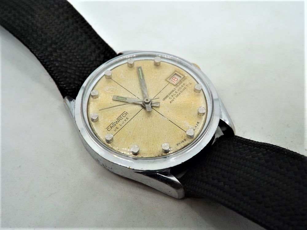 Belle montre suisse Caswatch De Luxe 1960s r&eacute;vis&eacute;e Bijoux et montres