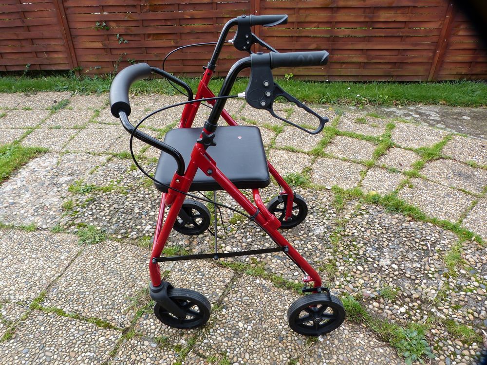 D&eacute;ambulateur 4 roues stable Aluminium Vélos
