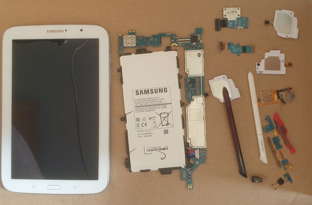 Lot tablettes pour pi&egrave;ces 9 Téléphones et tablettes