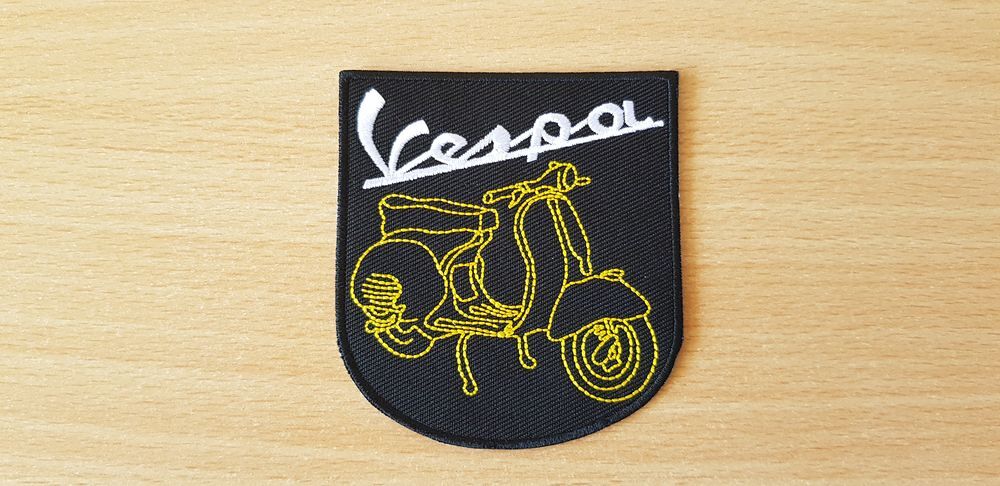 ecusson brod&eacute; 
scooter vespa 
8x7,5 cm 
thermocollant 