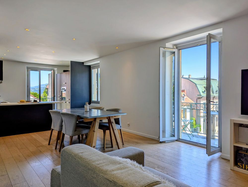 Vente Appartement T4 rénové- Centre-ville- Vue panoramique- 3 chambres- Caves La roche-sur-foron