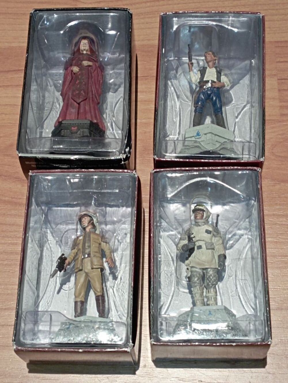 40 figurines d'&eacute;chec Star Wars Lucasfilm &eacute;chelle 1:24 