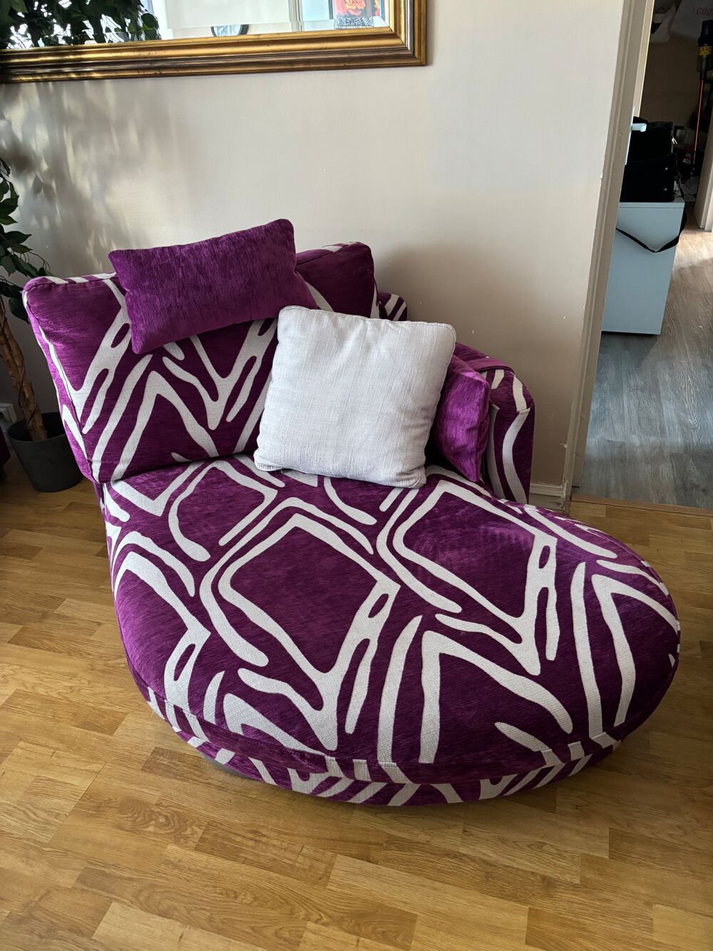 Magnifique m&eacute;ridienne FAMA confort,originalit&eacute; +
2 chaises 
Meubles