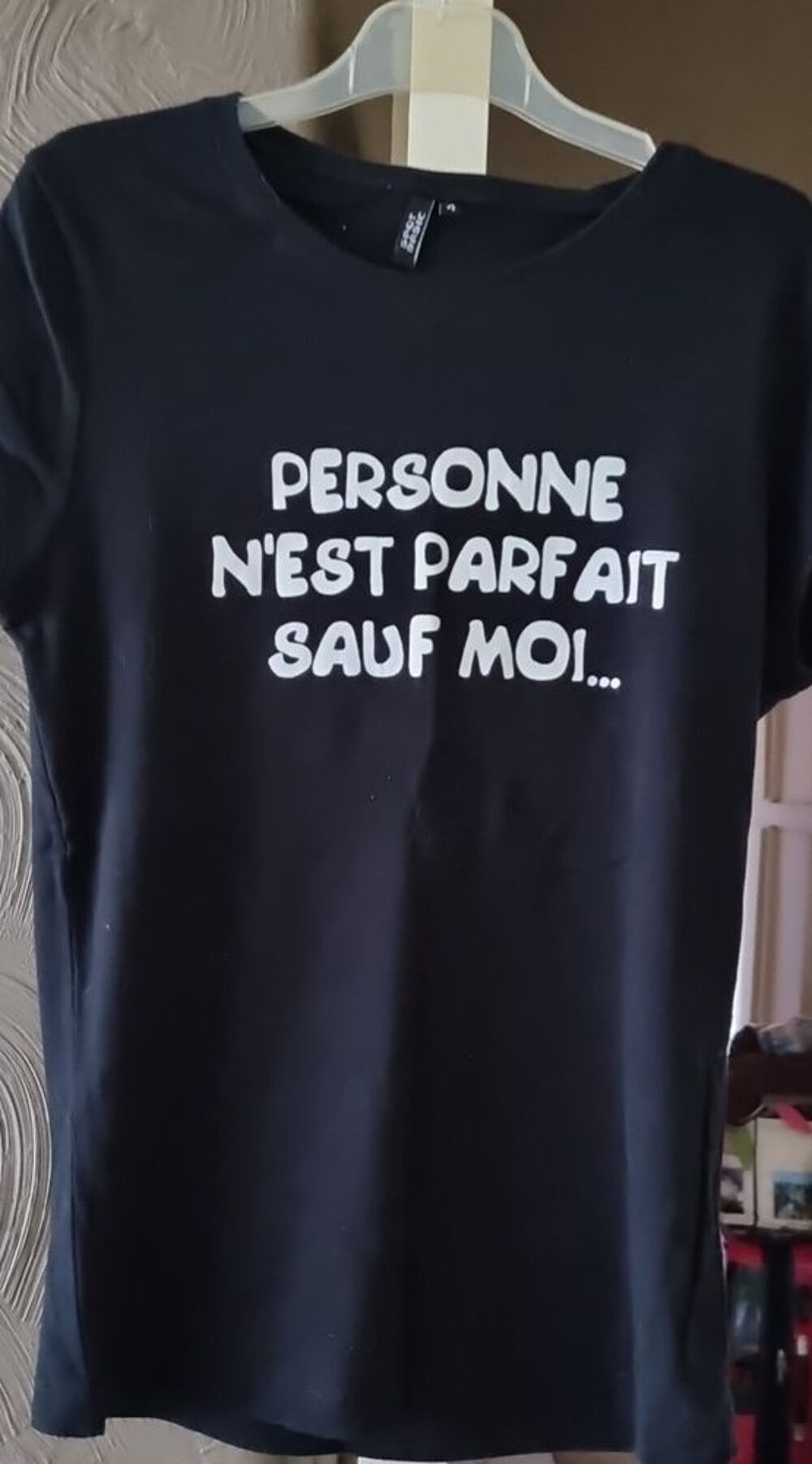 Tee shirt neuf Taille 4 Vtements