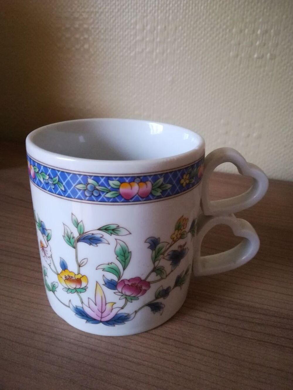 2 MUGS (GL, d&eacute;cor d&eacute;pos&eacute;) 
Cuisine